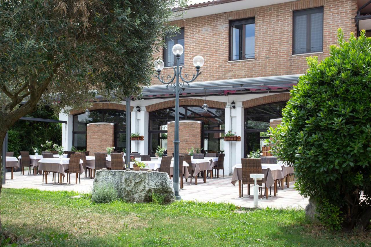 Alla Favorita Hotel Ristorante バッサーノ・デル・グラッパ エクステリア 写真